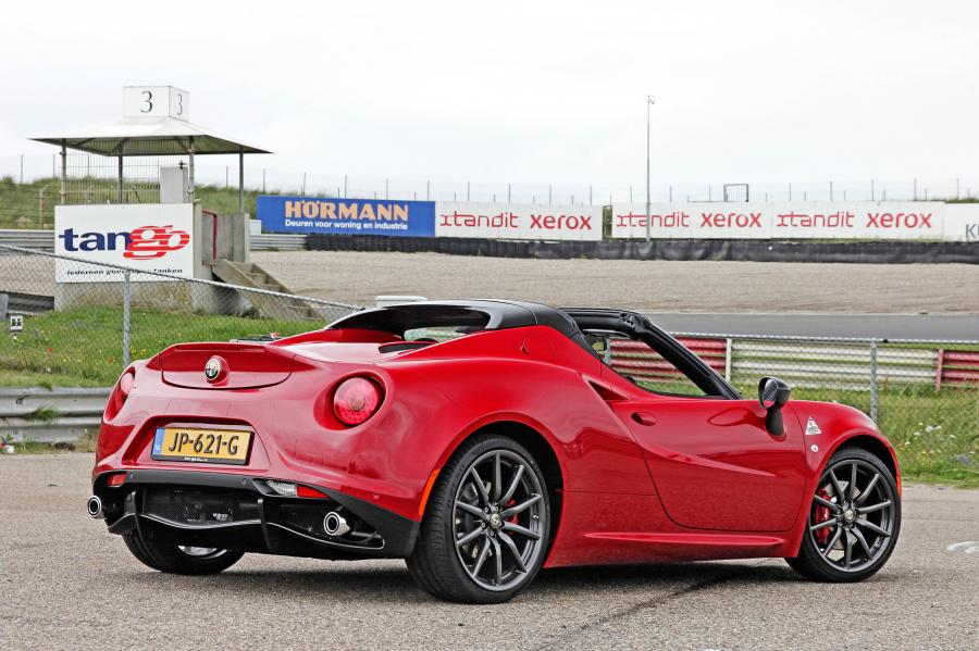  Alfa Romeo 4C Spider CPZ Track Edition (960) 2016 года  (фото 6 из 12)